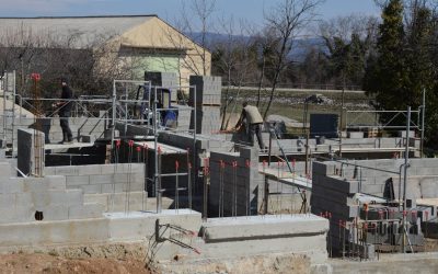 Combien de temps faut-il en général pour monter sa propre maison ? — Maçonnerie