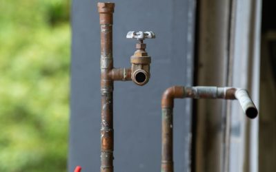 Quelles sont les causes courantes d'une fuite d'eau ? — Plomberie